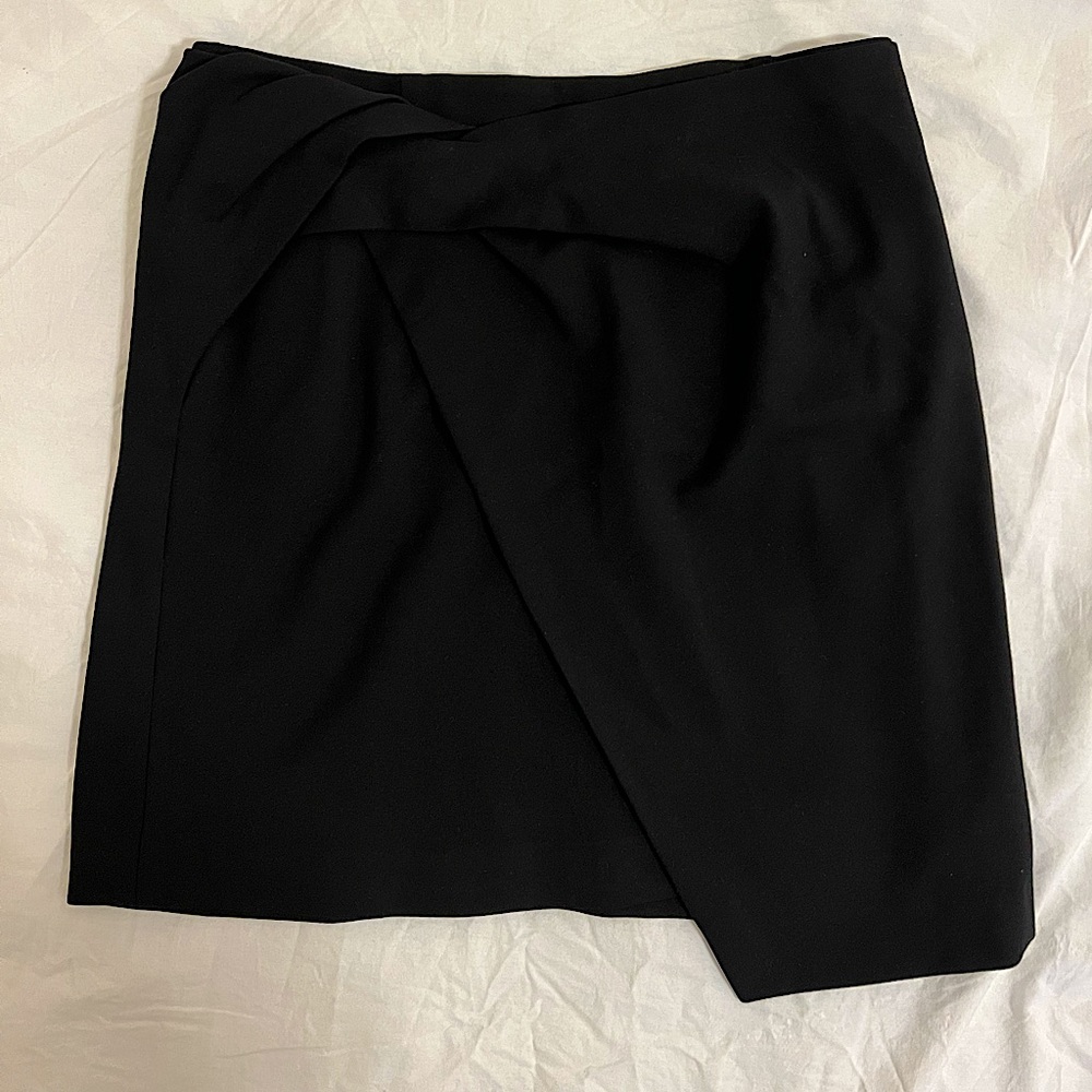 Aritzia babaton skirt with pinched detail